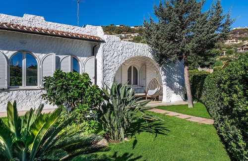 Costa Rei Villa | Villa 'Donatella' with Private Terrace, Wi-Fi and Air Conditioning