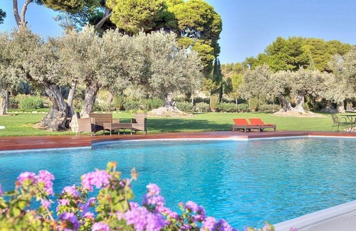 Licata Apartment | Villa Donzella, fully refundable with voucher*: An elegant and welcoming apartment that is part of a villa which faces the sun and the sea, with Free WI-FI.