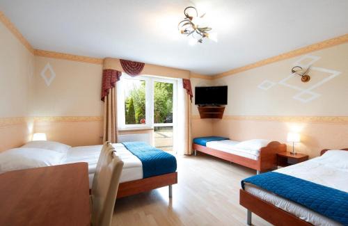 Mielno Villa | VILLA DORA - CENTRUM, PODGRZEWANY BASEN 5m x 10m, Plac zabaw, Parking