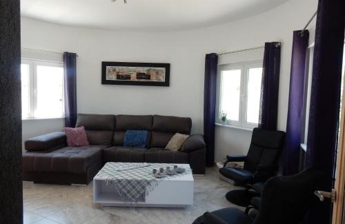 La Siesta Villa | VILLA DOS-LAGOS