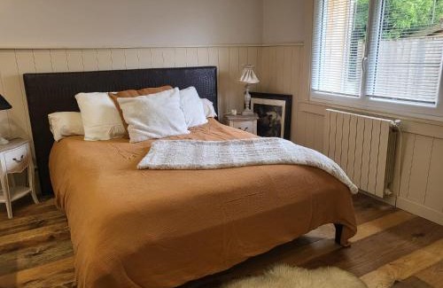 Saint Laurent de la Pree Bed & Breakfast | Villa du Bois Lilas
