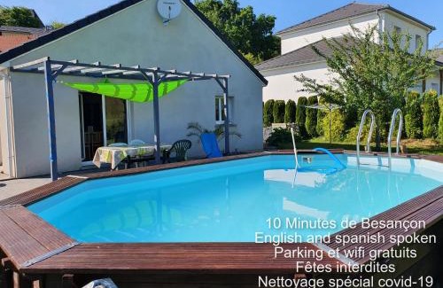 Montfaucon House | Villa du pic vert 105m2 , 4 chambres de plain-pied avec piscine à Montfaucon