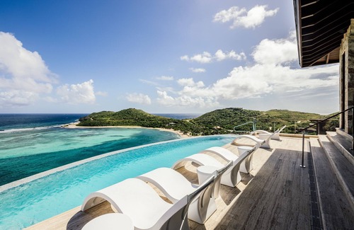 North Sound Villa | Villa Edge of Paradise by Fantasia Villas