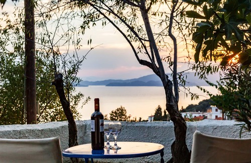 Loutraki Villa | Villa Elaion Private Pool- Sea Views -sleeps 4+3 KIDS (bunk bed +cot+baby chair