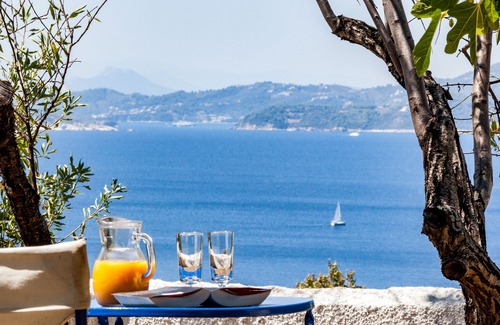 Loutraki Villa | Villa Elaion Private Pool- Sea Views -sleeps 4+3 KIDS (bunk bed +cot+baby chair