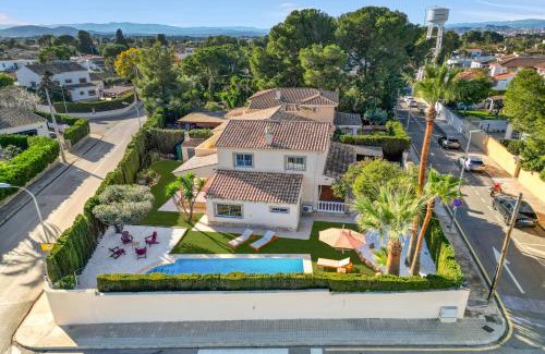 L'Eliana Villa | Villa Elia- Luxury Stay near Valencia -Perfect for MotoGP Weekend