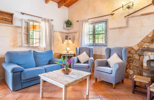 Portopetro Villa | Villa "Els Ullastres" very close to the beach, with Wi-Fi and private garden; parking available