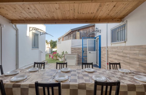 Torre San Giovanni Villa | Villa 'Emanuele Con Piscina' with Private Pool, Private Garden and Air Conditioning