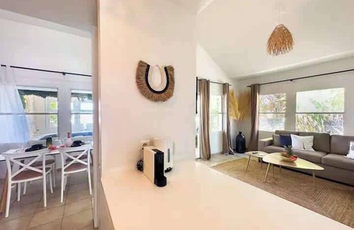 Tahiti House | Villa en Front de Mer : Accès privé à la Plage
