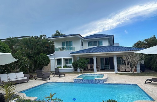Playa Bibijagua Villa | Villa Esmeralda Cocotal Golf & Country Club