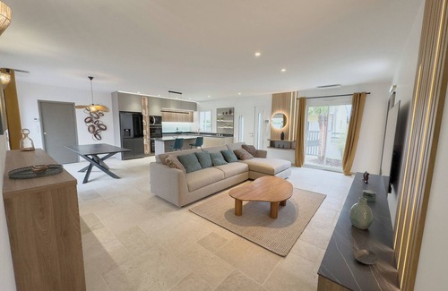 Saint-Ciers-du-Taillon Villa | Villa Evasion: Luxury and comfort