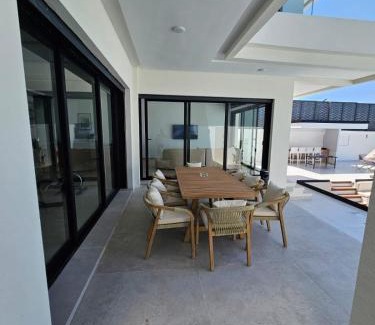 Al Bahraoyine Villa | Villa Familia