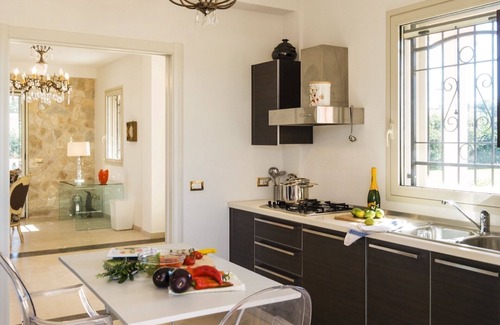 Sicily South Coast House | Villa Festosa holiday in Sicily 9 bedrooms 7 bathrooms Swimming pool.