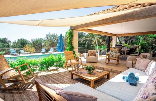 Saint-Marc-Jaumegarde Villa | Villa