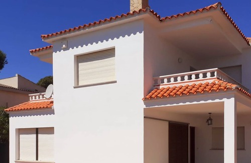 Vinaros Ski Chalet | VILLA FRONT SEA 30 M. FROM BEACH 8-9 PERS.