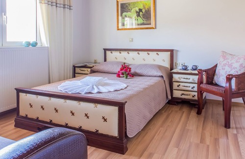 Galatas House | Villa Galatas -Two floor Villa with Private Garden