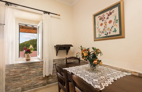 Sokraki Villa | Villa Gallini Sleeps 4 (2 Bedrooms)