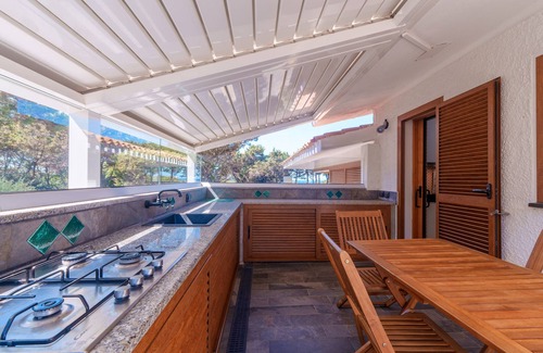 Portobello Villa | Villa 'Gerbera - 250m Dal Mare' with Sea View, Wi-Fi and Air Conditioning