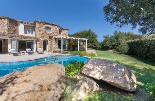 Castiadas Villa | VILLA GINESTRA with pool and private garden, just 500 meters from the sea