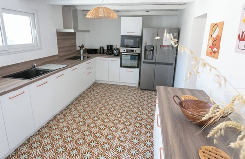 Marennes Villa | Villa 'Gite De Groupe De La Cayenne' with Private Terrace and Wi-Fi