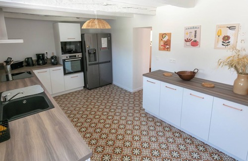 Marennes Villa | Villa 'Gite De Groupe De La Cayenne' with Private Terrace and Wi-Fi