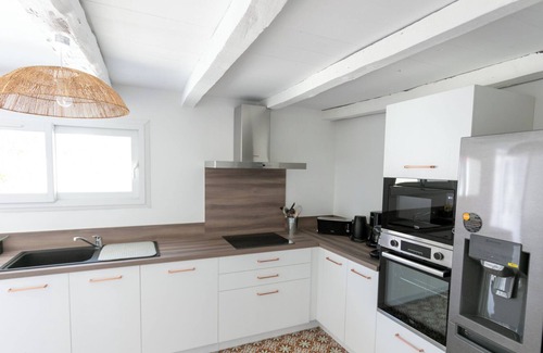 Marennes Villa | Villa 'Gite De Groupe De La Cayenne' with Private Terrace and Wi-Fi