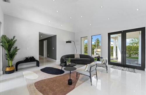 Fontainebleau Villa | Villa Grand