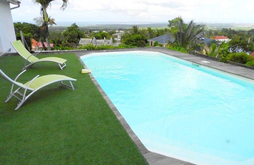 Sainte-Rose Villa | Villa green blue sofaia Sainté rose