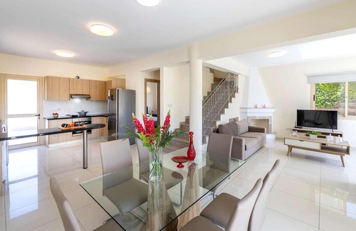 Prodromi House | Villa Green Valley 2 is a spacious and stylish villa set on a small complex within a short walk of t