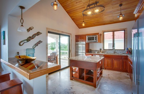 Placencia House | Villa Groovy Gecko, Awesome 5 bedroom ocean beach front villa with private chef