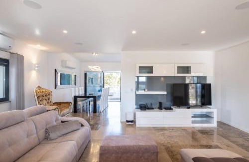 Porches House | Villa Horizon Grande - Stunning Luxury villa great location sleeps 16