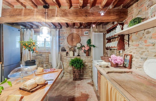 Lucca Villa | Villa Hugo in Lucca With 5 Bedrooms and 6 Bathrooms