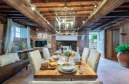 Lucca Villa | Villa Hugo in Lucca With 5 Bedrooms and 6 Bathrooms