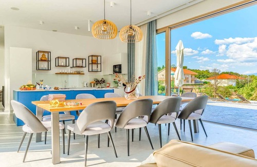 Zmijavci Villa | Villa Ikarus - fascinating luxury villa with outstanding extras for 10 people