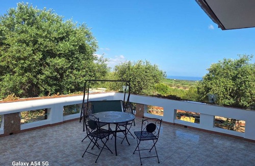Sorso Villa | Villa 'Il Giglio Rosa' with Sea View, Private Terrace and Private Garden