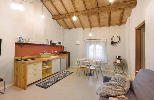 Valeggio sul Mincio Villa | Villa 'Il Bozzolo Boutique Apt Mimosa Mimosa' where Relaxation meets Design