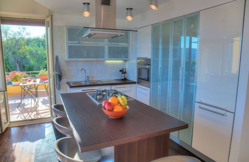 Diano Marina Villa | Villa il Poggiolo - Modern Hi-Tech villa, for 16, with Jacuzzi and HEATED pool, sea-view