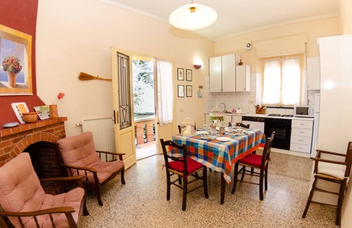 Cascine-La Croce Villa | Villa in Cascine-la Croce with 3 bedrooms sleeps 10