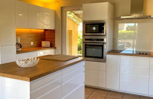 Le Brusc House | Villa in Le Brusc with swimming pool, 150m from the beach