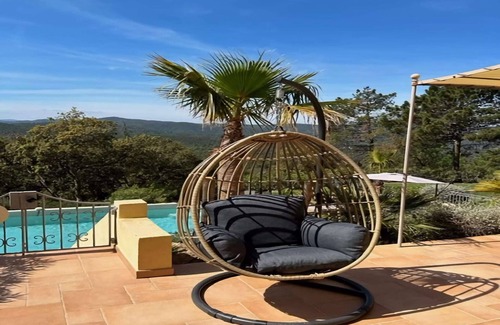 Le Muy Villa | Villa in Le Muy with Private Pool and Lake