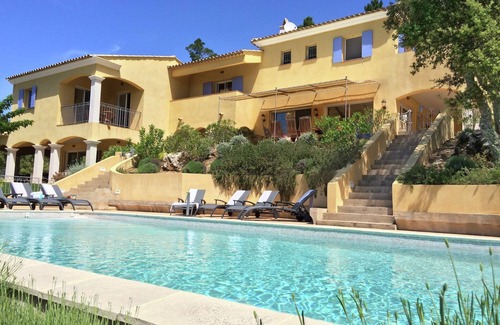 Le Muy Villa | Villa in Le Muy with Private Pool and Lake