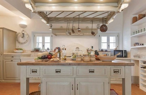 Magliano in Toscana Villa | Villa in Magliano In Toscana with 8 bedrooms sleeps 17