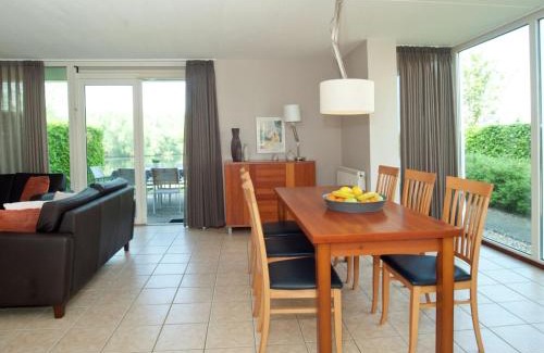 Heel House | Villa in Maaspark with Lake Views & Sauna