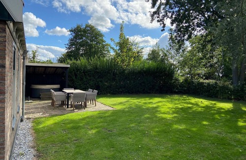 Hippolytushoef Villa | Villa in Netherlands with Hot Tub & Garden