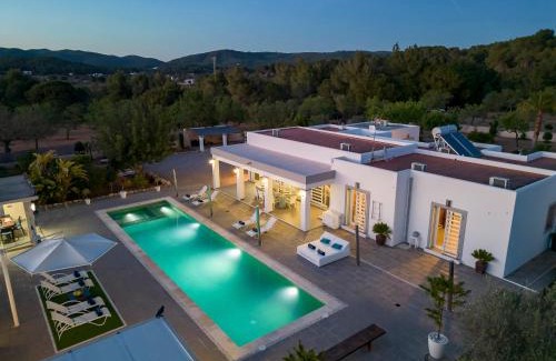 Sant Antoni de Portmany Villa | Villa in San Antonio sleeps 10