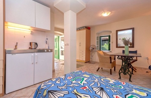 Island Hvar Villa | Villa In The Old Town,5 Mins To Town Beach, Parking Nearby