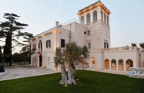 Conversano Villa | Villa in Triggianello with 10 bedrooms sleeps 20