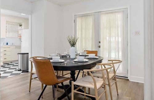 Zilker House | Villa in Zilker - Peaceful Stylish Home with Yard