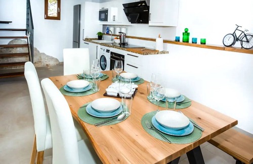 Buger Villa | Villa 'Ines' with Private Pool, Wi-Fi and Air Conditioning