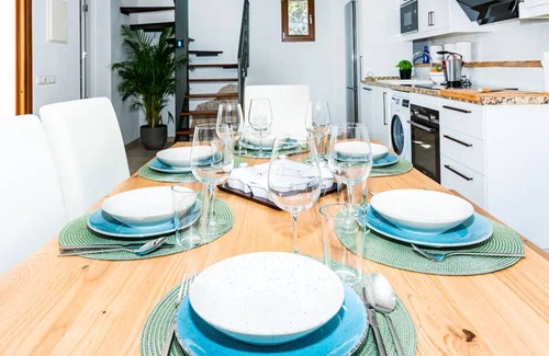 Buger Villa | Villa 'Ines' with Private Pool, Wi-Fi and Air Conditioning